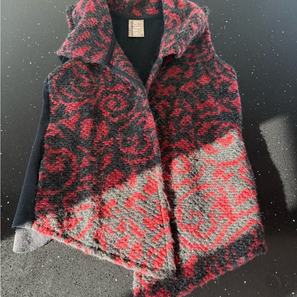 dolan Left Coast Collection Red & Black Knit Open Vest with Collar Trim - Picture 2 of 7